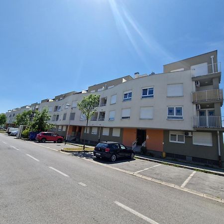 Apartment Rose Сесвете Екстериор снимка