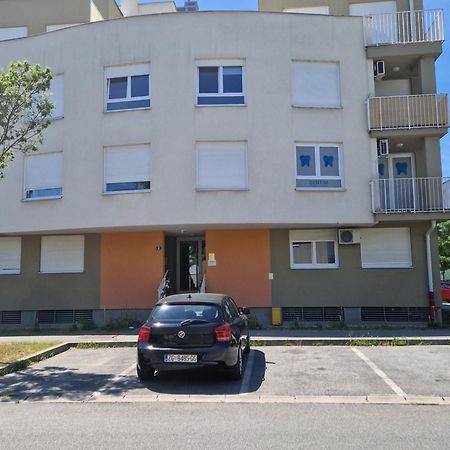 Apartment Rose Сесвете Екстериор снимка