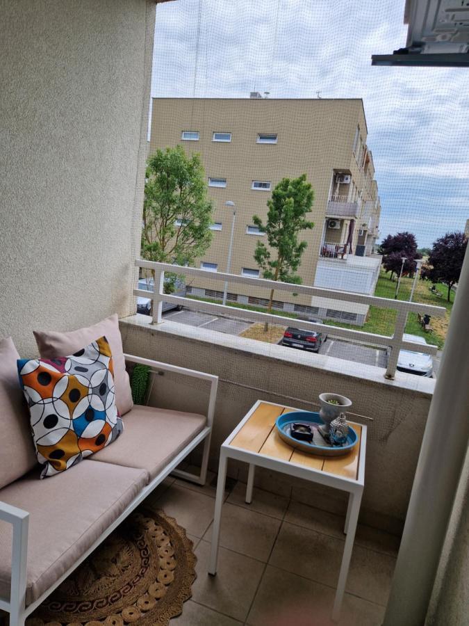 Apartment Rose Сесвете Екстериор снимка