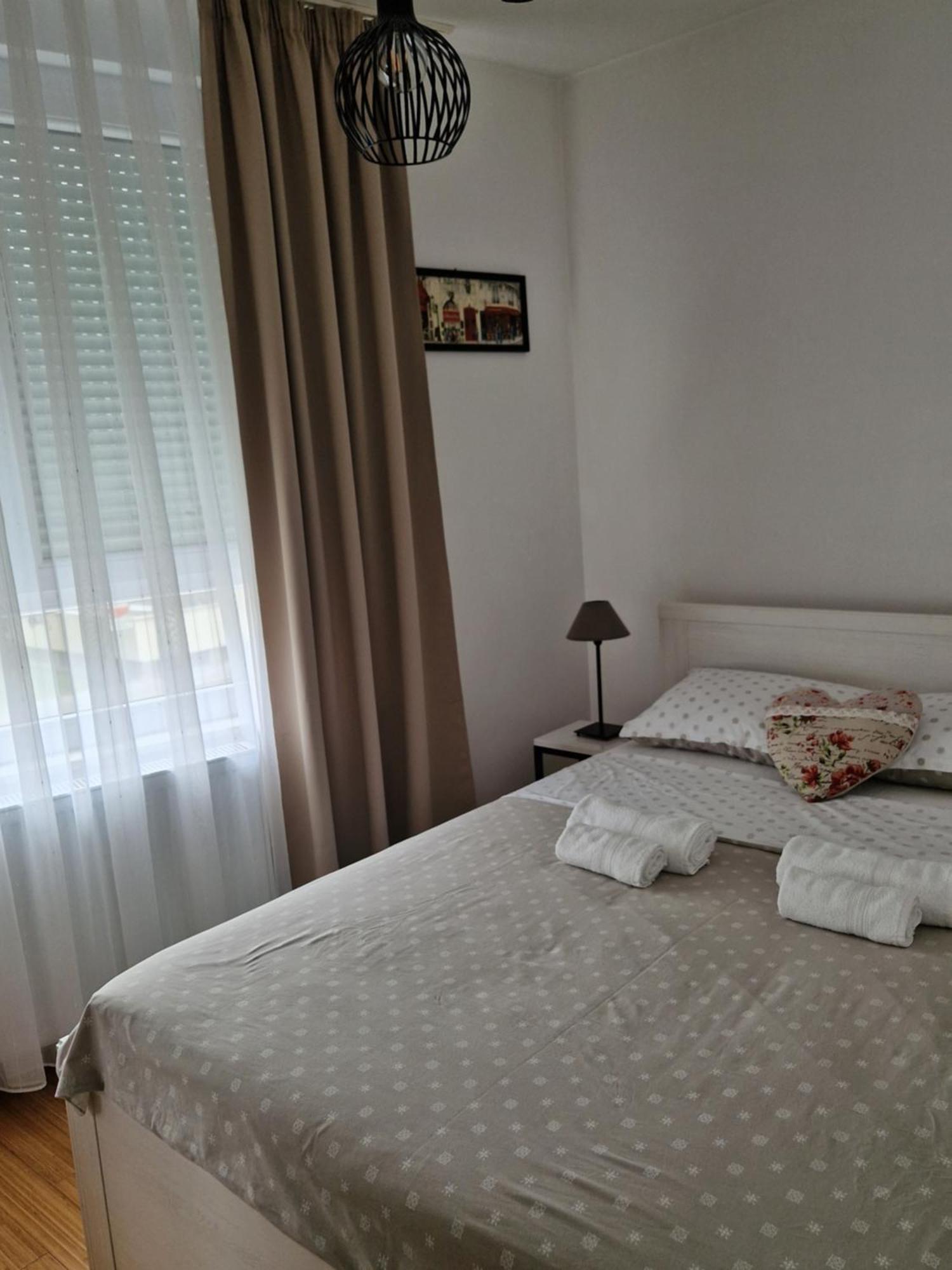 Apartment Rose Сесвете Екстериор снимка